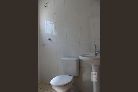 Banheiro Suíte 1 de casa de condomínio para alugar com 2 quartos, 90m² em Jardim Danfer, São Paulo