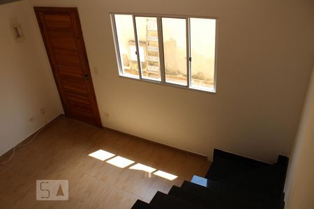 Sala de casa de condomínio para alugar com 2 quartos, 90m² em Jardim Danfer, São Paulo