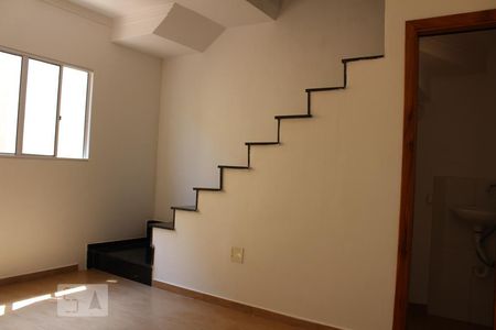 Sala de casa de condomínio para alugar com 2 quartos, 90m² em Jardim Danfer, São Paulo