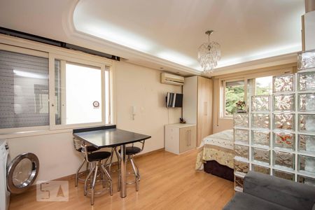 Sala / Cozinha / Lavanderia  de kitnet/studio à venda com 1 quarto, 30m² em Vila Ipiranga, Porto Alegre