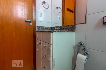 Banheiro de apartamento para alugar com 2 quartos, 120m² em Sagrada Família, Belo Horizonte