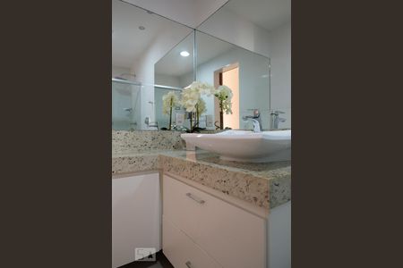 Casa de condomínio à venda com 96m², 4 quartos e 1 vagaBanheiro