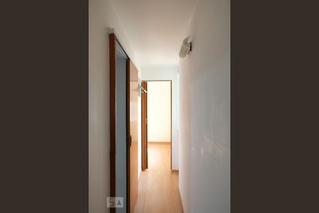 Casa de condomínio à venda com 96m², 4 quartos e 1 vagaCorredor