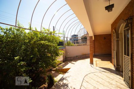 Casa à venda com 900m², 3 quartos e 8 vagasVaranda frente