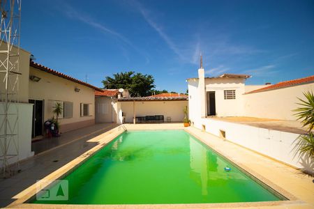 Casa à venda com 900m², 3 quartos e 8 vagasPiscina