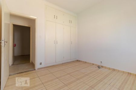 Casa à venda com 900m², 3 quartos e 8 vagasQuarto 02