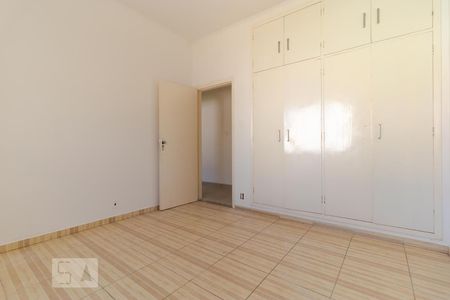 Casa à venda com 900m², 3 quartos e 8 vagasQuarto 02