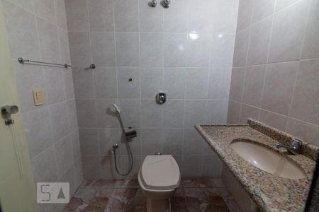 Apartamento à venda com 106m², 2 quartos e 1 vaga Apartamento à venda com 106m², 2 quartos e 1 vagaBanheiro da Suíte