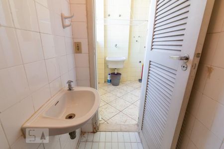 Apartamento à venda com 106m², 2 quartos e 1 vaga Apartamento à venda com 106m², 2 quartos e 1 vagaBanheiro de Serviço