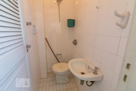 Apartamento à venda com 106m², 2 quartos e 1 vaga Apartamento à venda com 106m², 2 quartos e 1 vagaBanheiro de Serviço