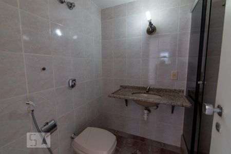 Apartamento à venda com 106m², 2 quartos e 1 vaga Apartamento à venda com 106m², 2 quartos e 1 vagaBanheiro da Suíte