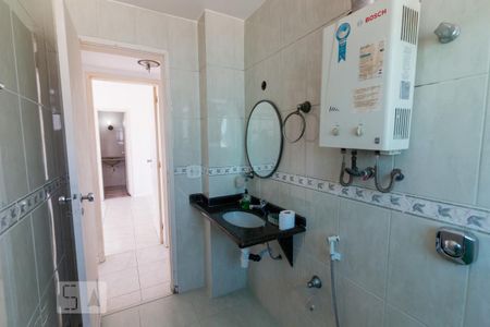 Apartamento à venda com 106m², 2 quartos e 1 vaga Apartamento à venda com 106m², 2 quartos e 1 vagaBanheiro Social