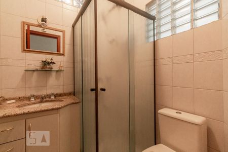 Casa à venda com 300m², 4 quartos e 5 vagasBanheiro social