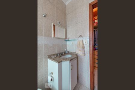 Casa à venda com 300m², 4 quartos e 5 vagasBanheiro do quarto 1