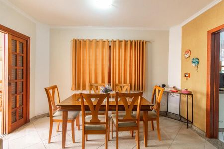 Casa à venda com 300m², 4 quartos e 5 vagasSala de TV