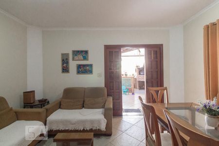 Sala de TV de casa à venda com 4 quartos, 300m² em Vila Alpina, São Paulo