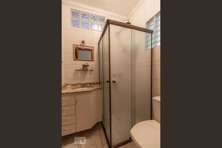 Casa à venda com 300m², 4 quartos e 5 vagasBanheiro social