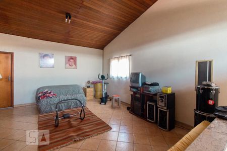Casa à venda com 300m², 4 quartos e 5 vagasSala