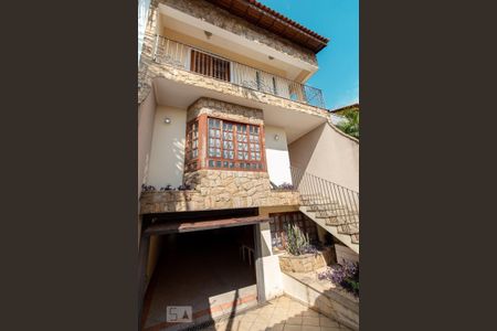 Casa à venda com 300m², 4 quartos e 5 vagasFachada