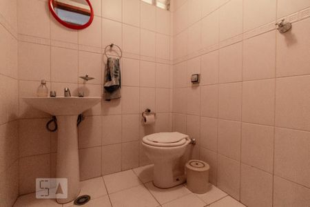 Casa à venda com 300m², 4 quartos e 5 vagasBanheiro de serviço