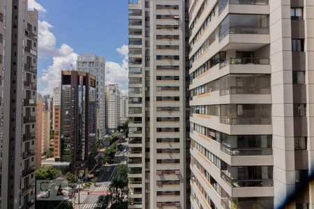 Vista Sala de apartamento à venda com 2 quartos, 74m² em Indianópolis, São Paulo