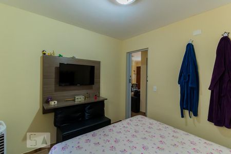 Quarto 2 de apartamento para alugar com 2 quartos, 49m² em Vila Carmosina, São Paulo