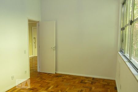 Apartamento à venda com 68m², 2 quartos e 1 vaga quarto