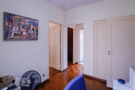 Casa à venda com 250m², 3 quartos e 2 vagas Casa à venda com 250m², 3 quartos e 2 vagasEscritório