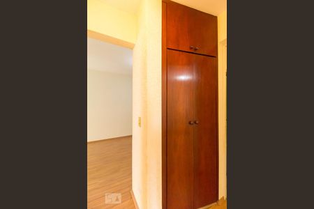 Apartamento à venda com 75m², 3 quartos e 1 vagaArmário do Corredor