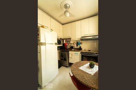 Apartamento à venda com 72m², 2 quartos e sem vagaCozinha