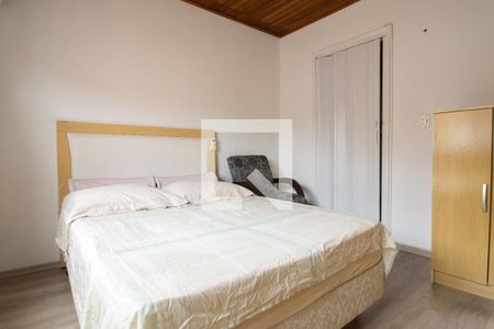 Quarto 1 de apartamento para alugar com 2 quartos, 50m² em Vila Ipiranga, Porto Alegre