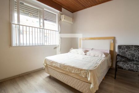 Quarto 1 de apartamento para alugar com 2 quartos, 50m² em Vila Ipiranga, Porto Alegre