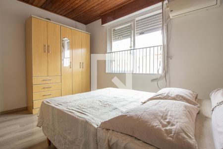 Quarto 1 de apartamento para alugar com 2 quartos, 50m² em Vila Ipiranga, Porto Alegre
