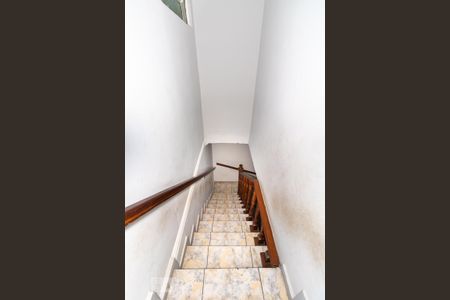 Casa para alugar com 157m², 3 quartos e 1 vaga Casa para alugar com 157m², 3 quartos e 1 vagaEscada