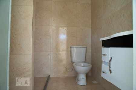Banheiro de apartamento para alugar com 2 quartos, 50m² em Vargem Pequena, Rio de Janeiro