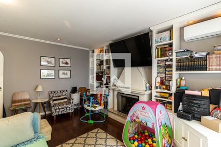 Casa à venda com 490m², 4 quartos e 4 vagasSala de TV