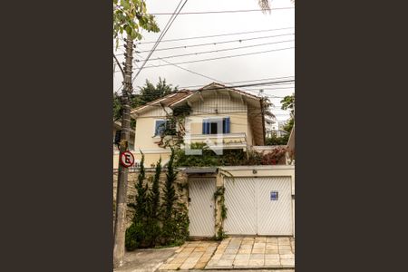 Casa à venda com 490m², 4 quartos e 4 vagasFachada