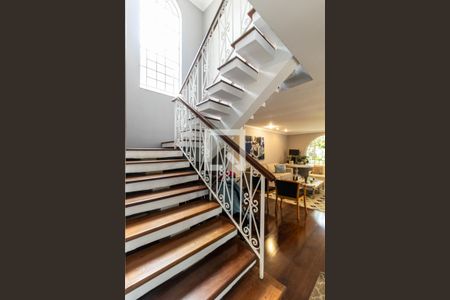 Casa à venda com 490m², 4 quartos e 4 vagasEscada