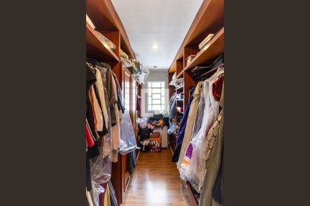 Casa à venda com 490m², 4 quartos e 4 vagasSuíte 4 - Closet