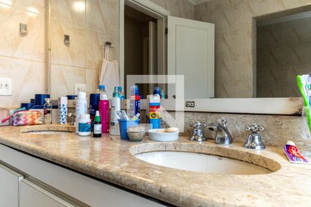 Casa à venda com 490m², 4 quartos e 4 vagasBanheiro da Suíte 4