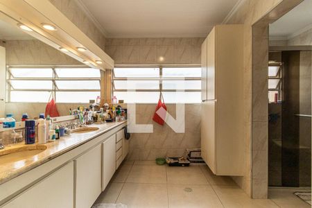 Casa à venda com 490m², 4 quartos e 4 vagasBanheiro da Suíte 4
