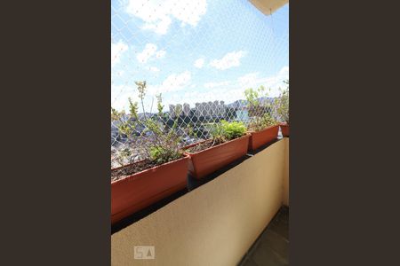 Apartamento à venda com 83m², 3 quartos e 1 vaga Apartamento à venda com 83m², 3 quartos e 1 vagaVaranda