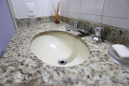 Apartamento à venda com 83m², 3 quartos e 1 vaga Apartamento à venda com 83m², 3 quartos e 1 vagaBanheiro