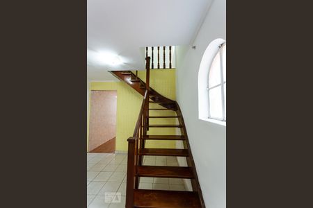Escada de casa para alugar com 4 quartos, 220m² em Presidente Altino, Osasco