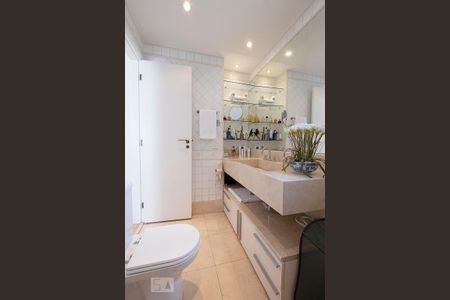 Apartamento à venda com 122m², 2 quartos e 2 vagasSuíte 1 - Banheiro