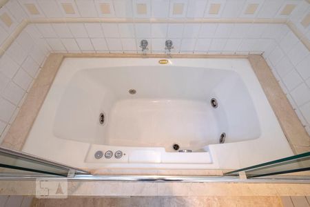 Apartamento à venda com 122m², 2 quartos e 2 vagasSuíte 1 - Banheiro