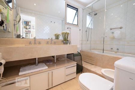 Apartamento à venda com 122m², 2 quartos e 2 vagasSuíte 1 - Banheiro