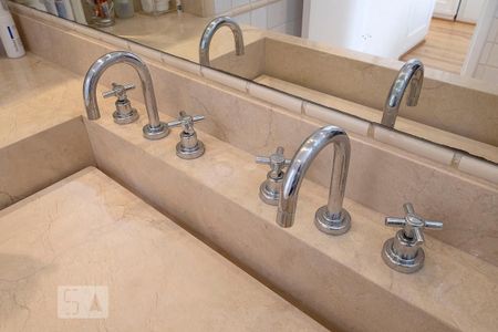 Apartamento à venda com 122m², 2 quartos e 2 vagasSuíte 1 - Banheiro