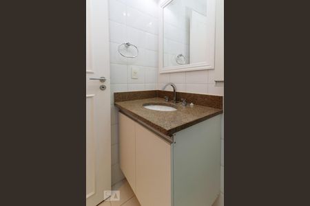 Apartamento para alugar com 68m², 2 quartos e 1 vaga Apartamento para alugar com 68m², 2 quartos e 1 vagaBanheiro