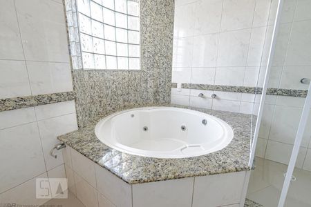 Casa de condomínio para alugar com 206m², 3 quartos e 2 vagasBanheiro da Suíte 1